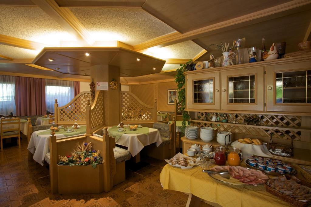 Albergo Bellaria Carano  Buitenkant foto