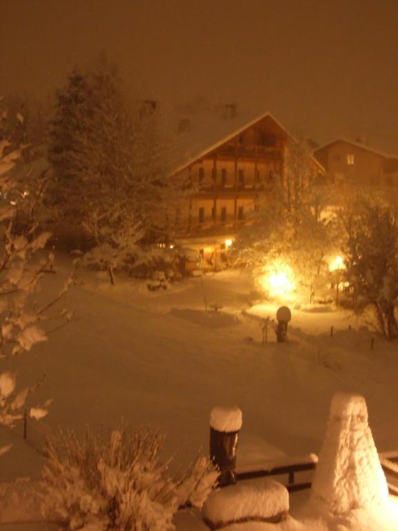 Albergo Bellaria Carano  Buitenkant foto