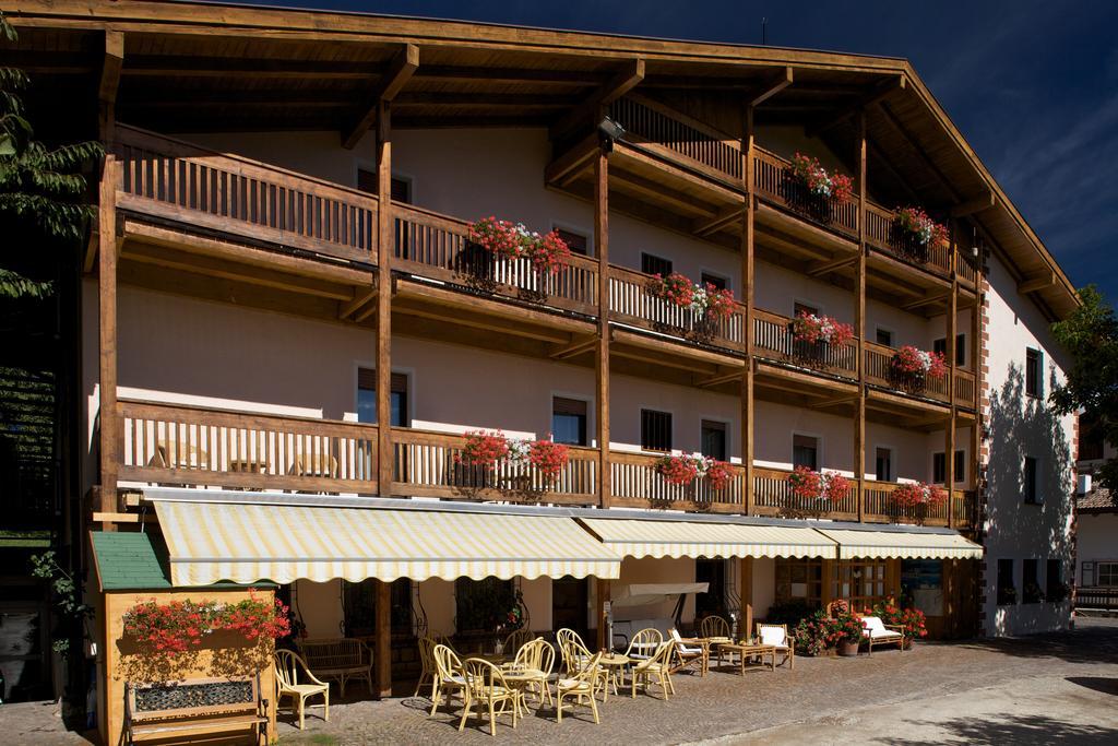 Albergo Bellaria Carano  Buitenkant foto